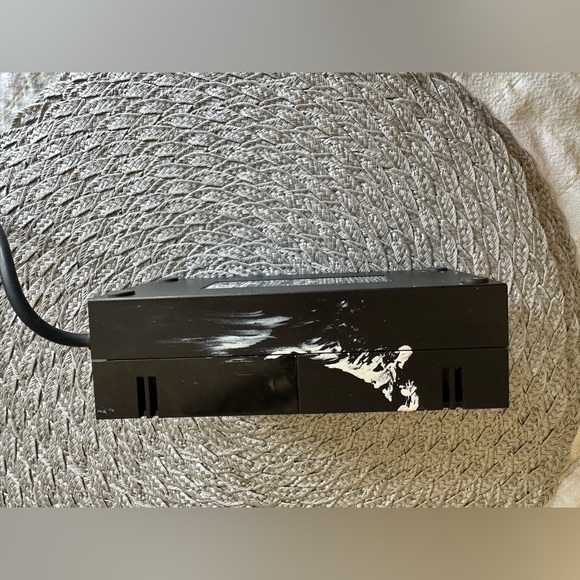 Xbox One Console with Power Supply & HDMI - Picture 4 of 6